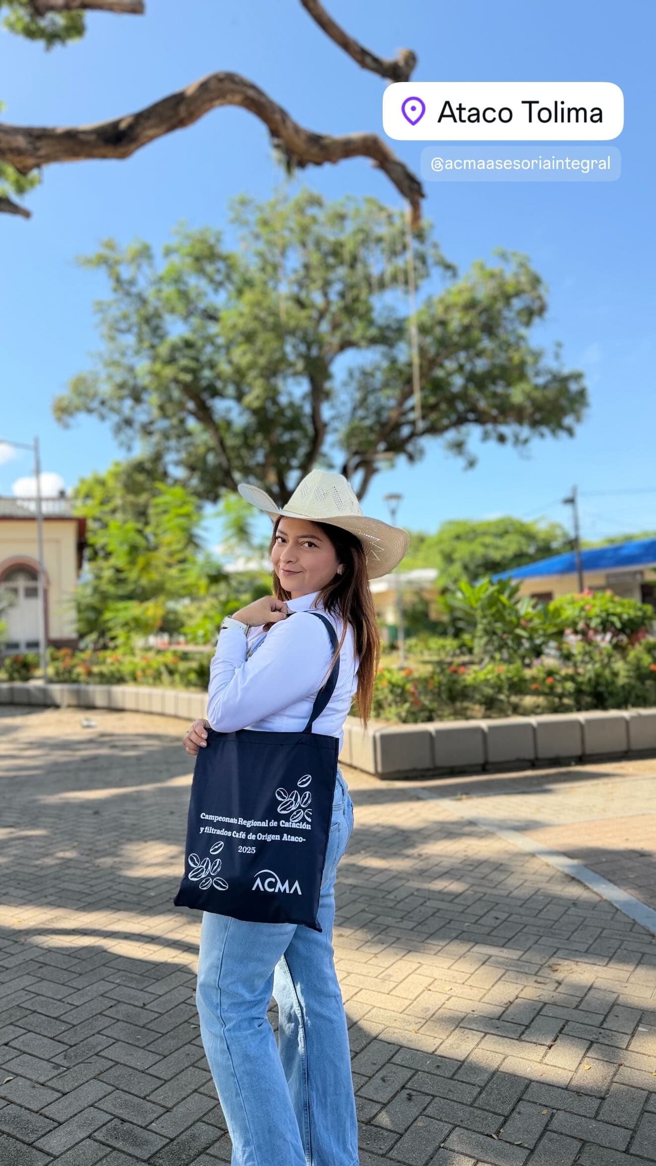 Representante de ACMA en la feria de café de Ataco